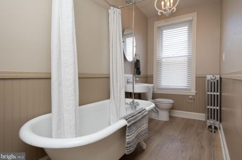 28 Manheim St, Philadelphia PA  19144-2943 exterior