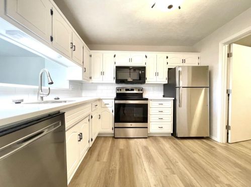 1751 Eldorado Dr, Green Bay WI  54302-5509 exterior