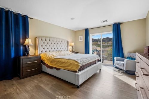 19920 Holly Dr, Santa Clarita CA  91350-3698 exterior