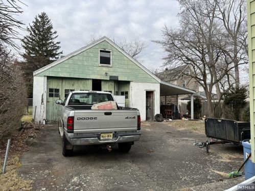 1092 Summit Ave, Teaneck NJ  07666-5725 exterior