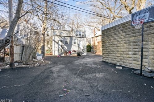 44 Oak St, East Orange NJ  07018-2822 exterior