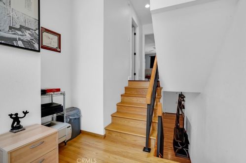 11912 Riverside Dr, North Hollywood, CA 91607-3739