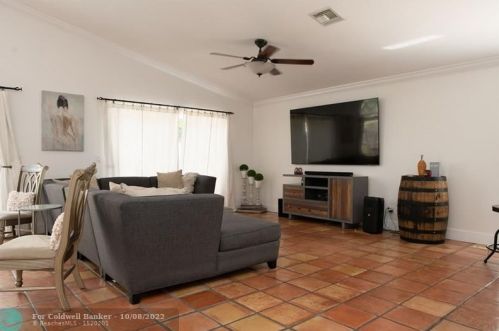1903 180 Ter, Hollywood FL 33029-5173 exterior