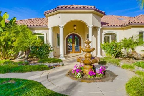 2050 Buena Village Dr, Vista, CA 92084-7756
