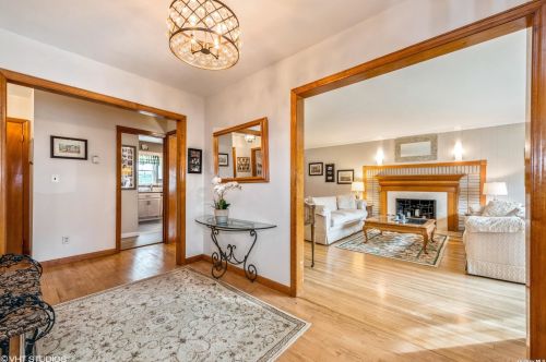 201 Ward St, Williston Park, NY 11596-1925
