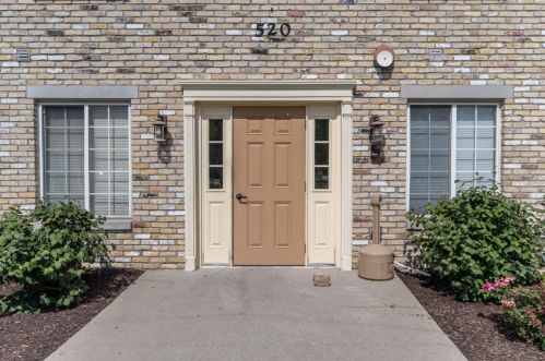 520 Windstone Dr, Chenequa WI  53029-1651 exterior