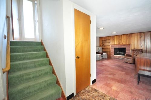 50 Gardner St, Manchester CT 06040-6606 exterior