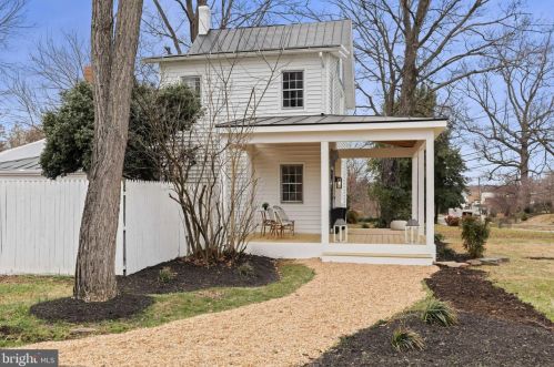 154 Colonial Hwy, Hamilton VA  20158-9013 exterior