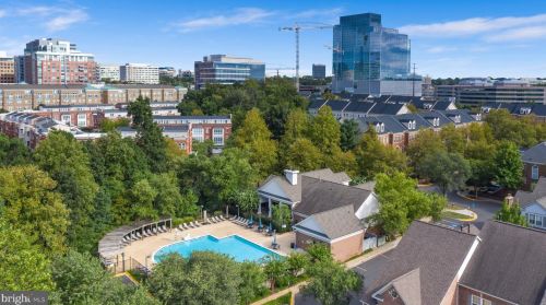 12146 Chancery Sta Cir, Herndon VA 20190-5801 exterior