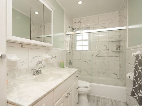 87 Central Ave, New Hyde Park NY  11040-4134 exterior