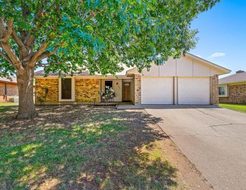 404 Charlyne Dr, Burleson, TX 76028-4526