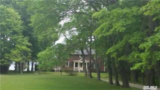 450 Paradise Point Rd, Southold, NY 11971-5101