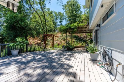 380 Jefferson Ln, Ukiah CA  95482-6618 exterior