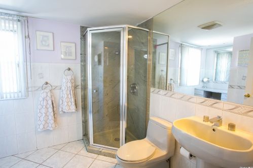 135 Renison Dr, Westbury NY  11590-1036 exterior