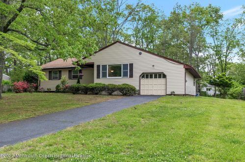 327 Grant Ave, Tinton Falls, NJ 07724-2119