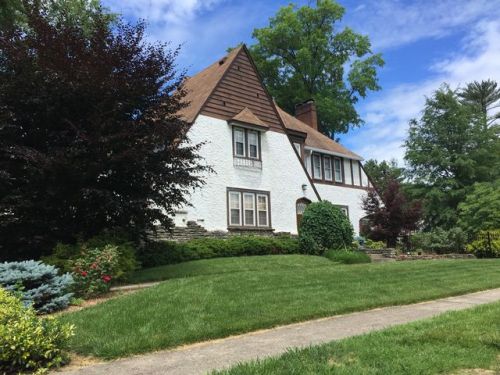 1283 Avon Dr, Cincinnati, OH 45229-1209