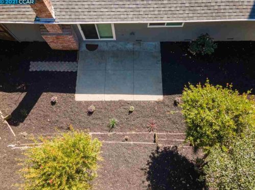 3301 Glenly Rd, Oakland CA  94605-4115 exterior