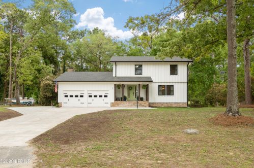 37 Royal Pines Blvd, Beaufort SC  29907-1921 exterior