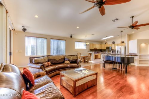 2001 Flying Q Ln, Tucson AZ  85713-6726 exterior