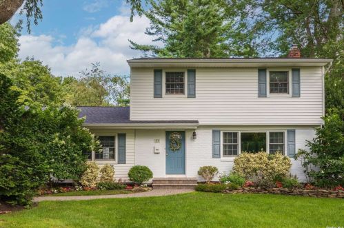 23 Gunther Dr, Elwood, NY 11731-3122