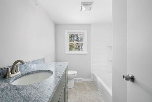 36 Old Farm Rd, Mansfield MA  02048-1709 exterior