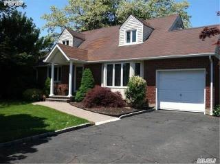 50 Jerome Ave, Hicksville, NY 11801-2038