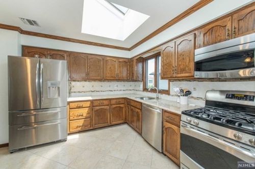 43 Elmhurst St, Elmwood Park NJ  07407-1320 exterior