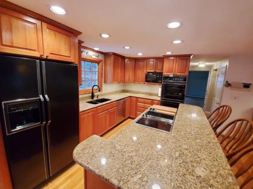 19 Ducarl Dr, Lincoln RI  02865-1320 exterior