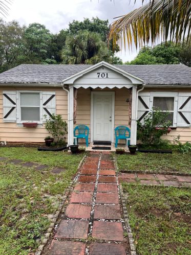 701 17th St, Fort Pierce, FL 34950-2802