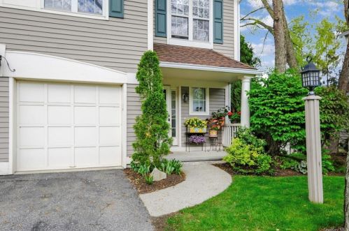 1408 Pondcrest Ln, White Plains, NY 10607-1357