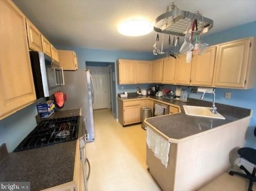 151 Pinecrest Ln, Lansdale, PA 19446-1470