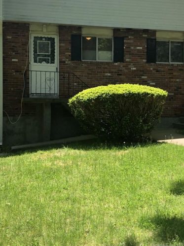 8 Walnut Dr, Uncasville, CT 06382-1248