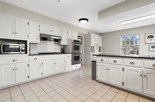 1100 Donges Ct, Milwaukee WI  53217-1412 exterior