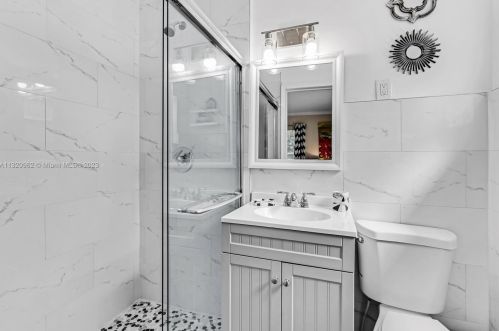 805 26th Ave, Hollywood FL  33020-5704 exterior