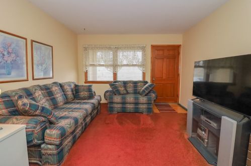 255 Sylvia Dr, Beaver Falls, PA 15010-5137