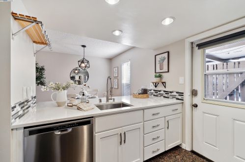 5474 Roundtree Pl, Concord CA  94521-3955 exterior