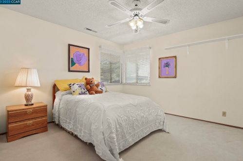 5525 Merritt Dr, Concord CA 94521-4708 exterior