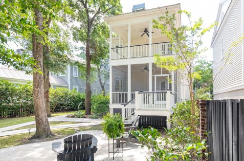 109 Shelmore Blvd, Mount Pleasant SC  29464-6614 exterior