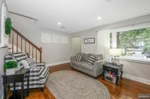 12 Pawnee Ave, Oakland NJ  07436-3019 exterior