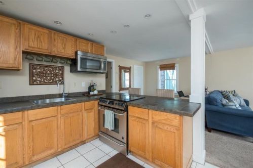 177 Main St, Newmarket, NH 03857-2021