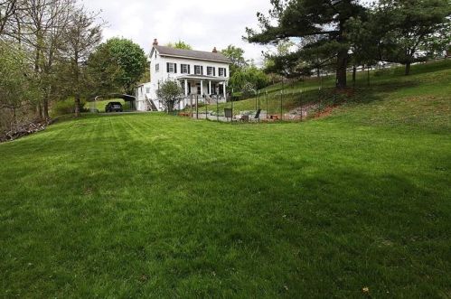 310 Hoffman Rd, Pittsburgh, PA 15212-1120