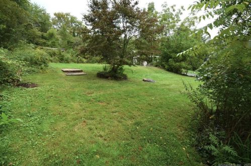 168 Sea Hill Rd, North Branford CT  06471-1406 exterior