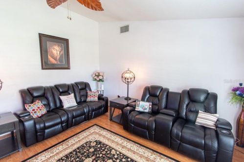 8023 Kaitlin Cir, Lakeland FL 33810-5147 exterior