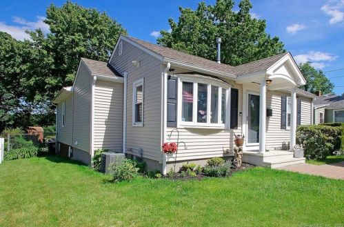 422 Atwood Ave, Waterbury, CT 06705-1510