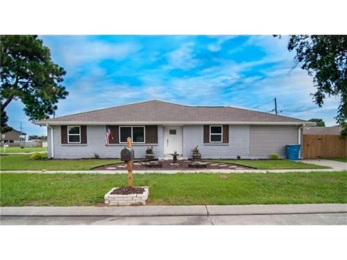 1313 Perrin Dr, Arabi, LA 70032-2153