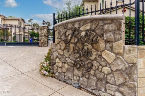 1529 Patricia Ave, Simi Valley CA  93065-3402 exterior