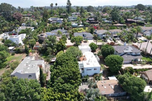 273 Hillcrest Dr, Encinitas CA 92024-1562 exterior