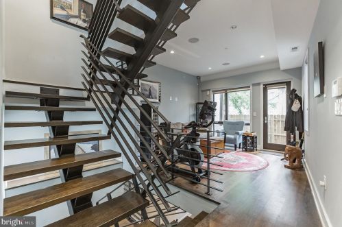 310 Fairmount Ave, Philadelphia PA  19123-2931 exterior