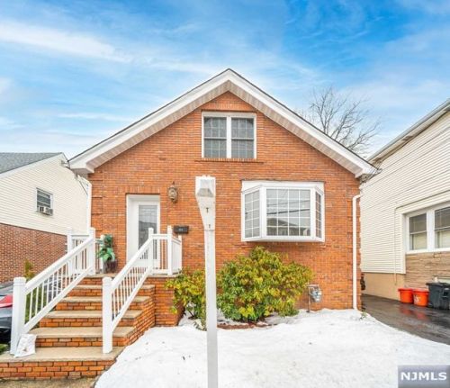 214 Columbus Pl, Cliffside Park NJ  07010-1006 exterior