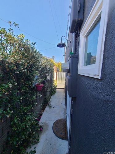 1398 Grand Ave, Long Beach, CA 90804-2920